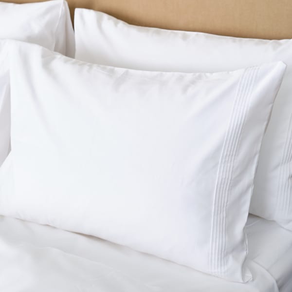 Montgomery Egyptian Cotton Pillowcase In White 800 Thread Count