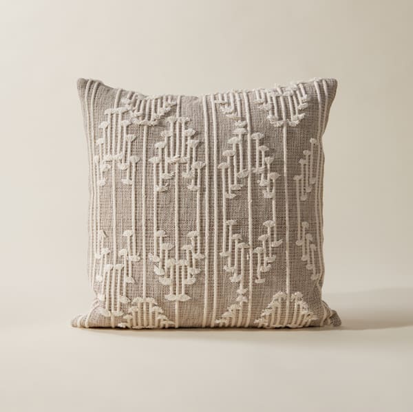 Kaata Clipped Cushion